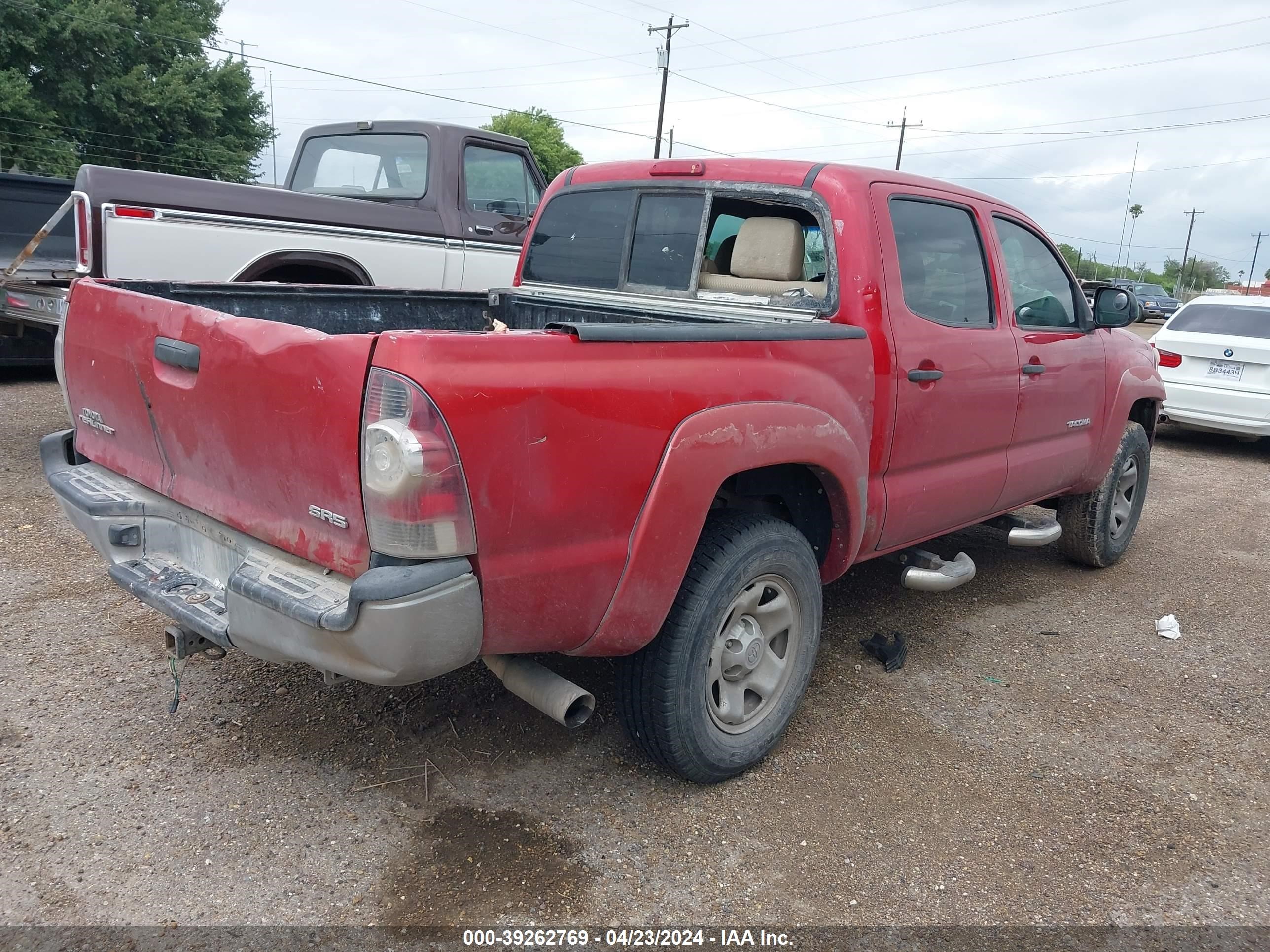 Photo 3 VIN: 5TFJX4GN2DX017713 - TOYOTA TACOMA 