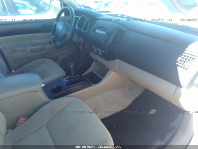 Photo 4 VIN: 5TFJX4GN4BX004880 - TOYOTA TACOMA 