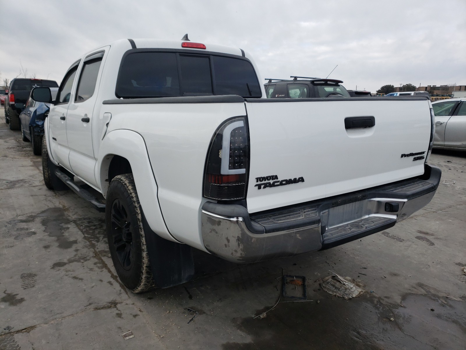 Photo 2 VIN: 5TFJX4GN7FX038236 - TOYOTA TACOMA DOU 