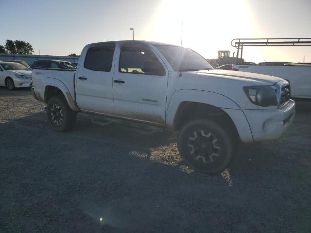 Photo 3 VIN: 5TFJX4GN8BX003537 - TOYOTA TACOMA 