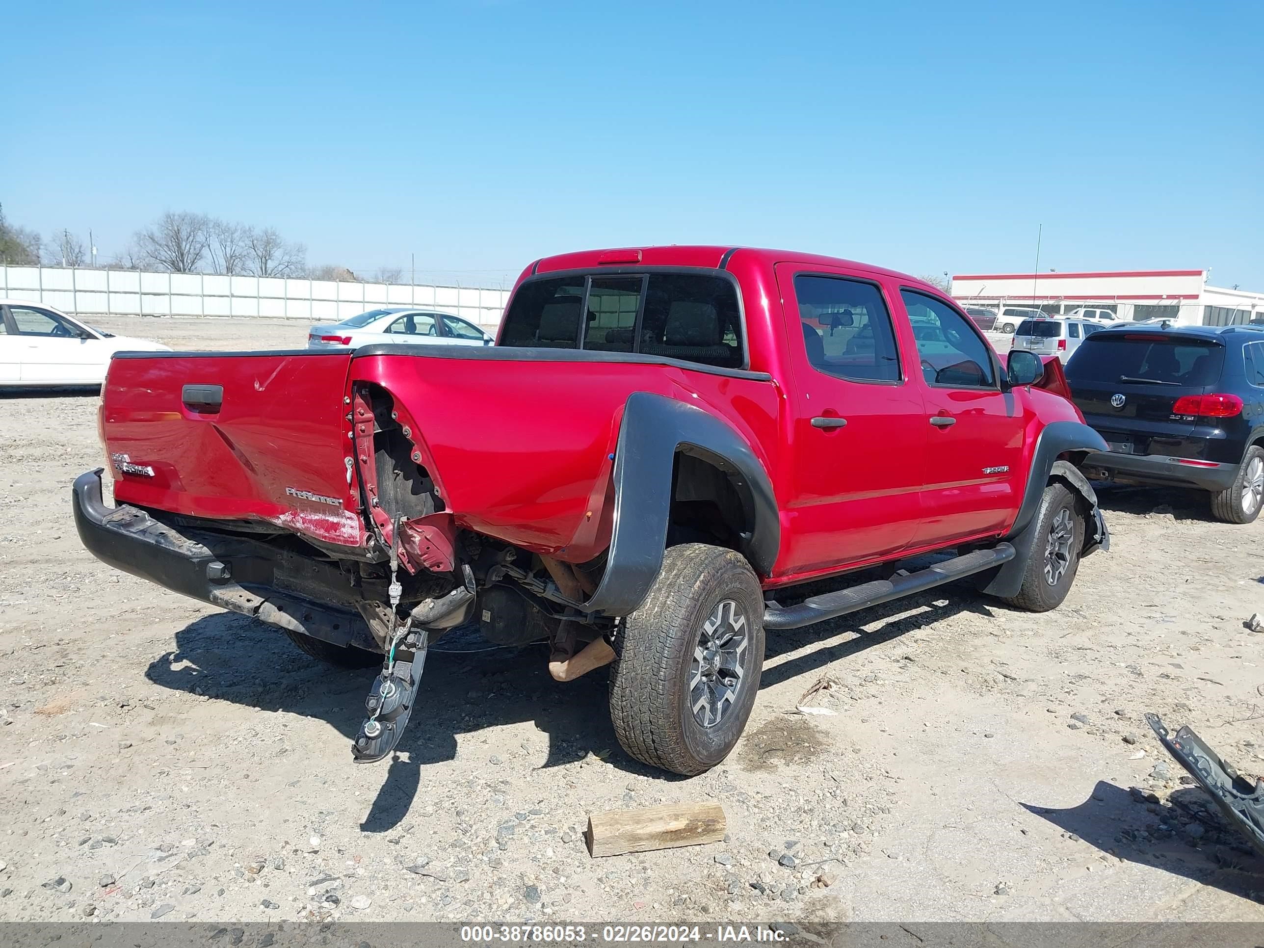 Photo 3 VIN: 5TFJX4GNXEX031084 - TOYOTA TACOMA 