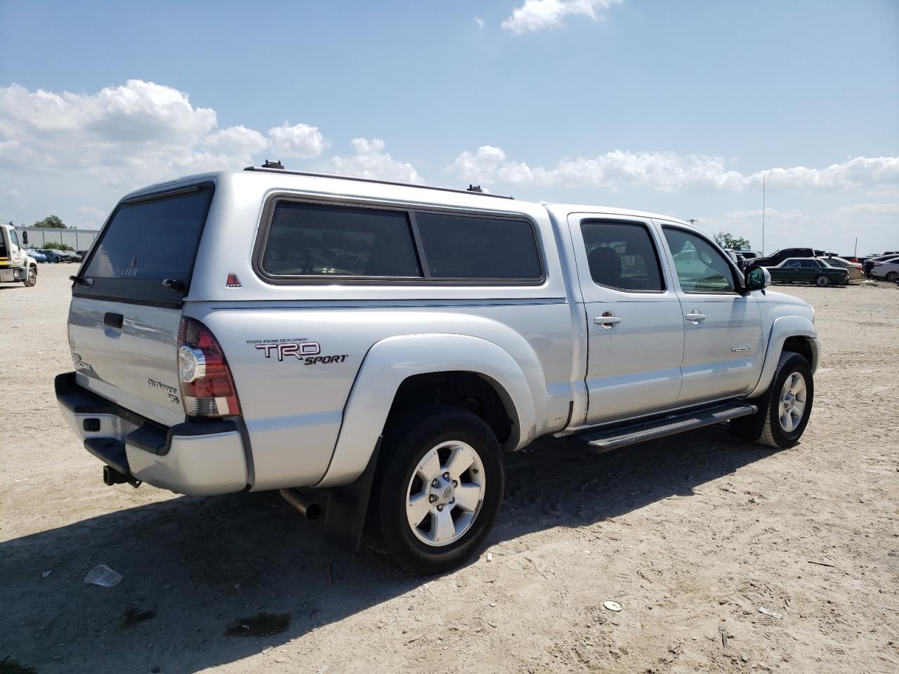 Photo 2 VIN: 5TFKU4HN7DX003396 - TOYOTA TACOMA 