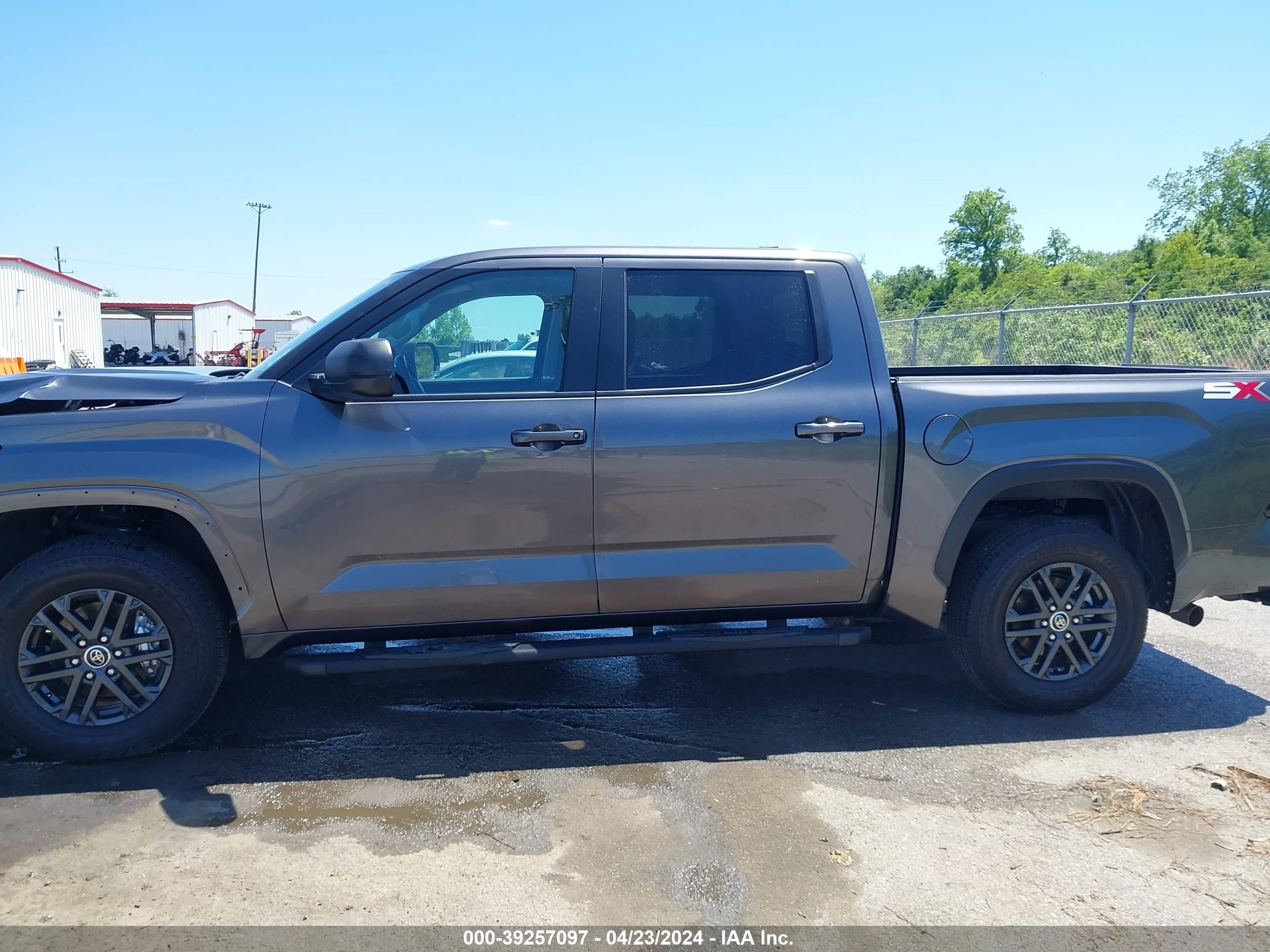 Photo 13 VIN: 5TFLA5AB0RX031681 - TOYOTA TUNDRA 