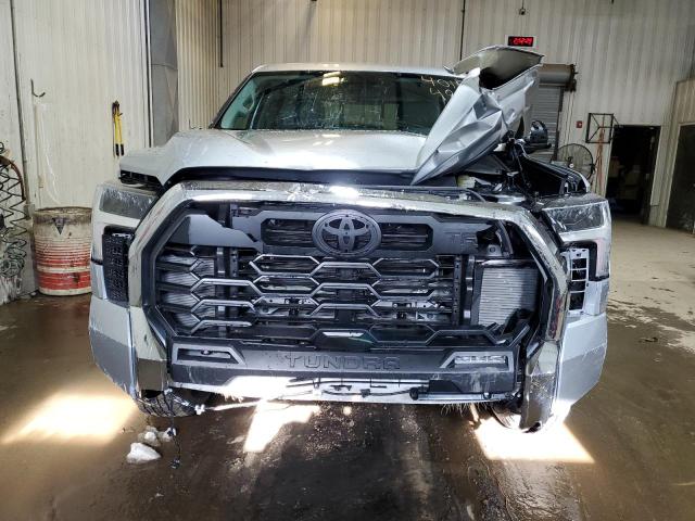 Photo 4 VIN: 5TFLA5DA3PX064044 - TOYOTA TUNDRA DOU 