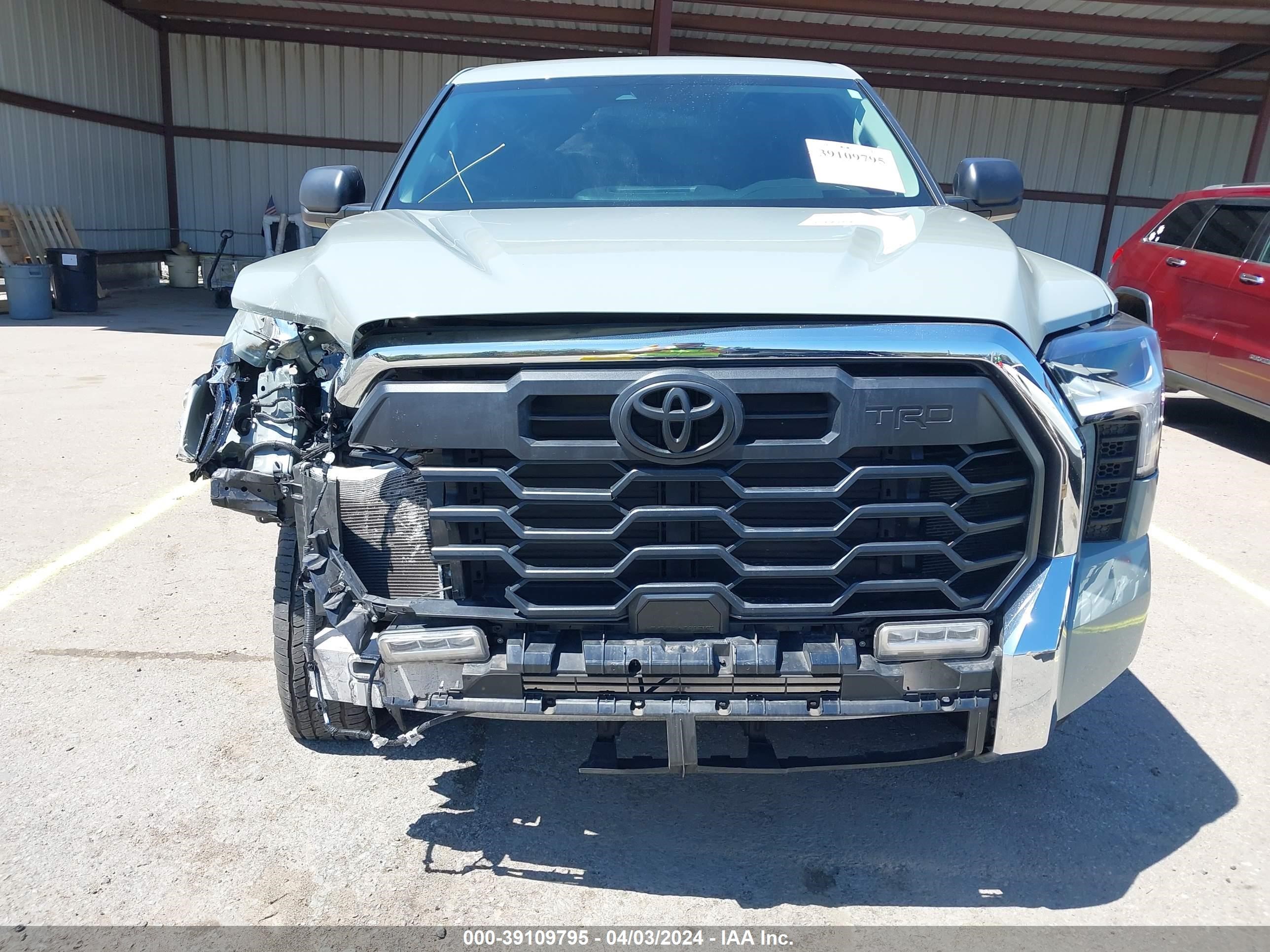 Photo 11 VIN: 5TFLA5DB7PX103176 - TOYOTA TUNDRA 