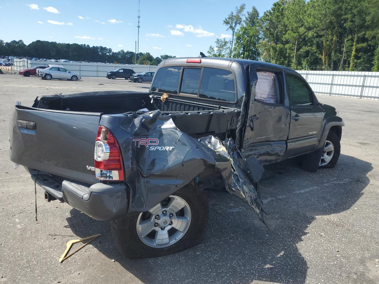 Photo 2 VIN: 5TFLU4EN0DX073685 - TOYOTA TACOMA 