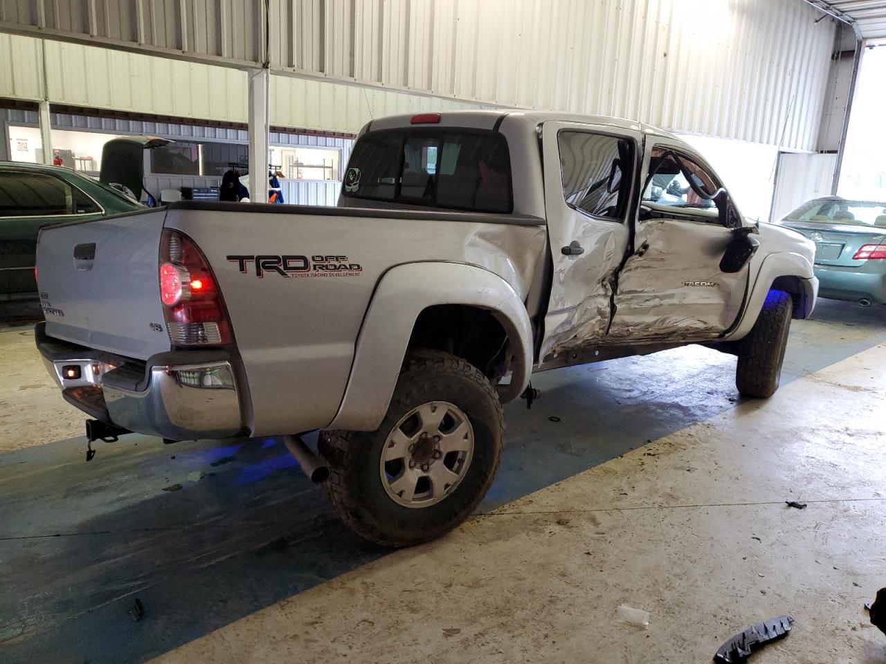 Photo 2 VIN: 5TFLU4EN1DX058399 - TOYOTA TACOMA 