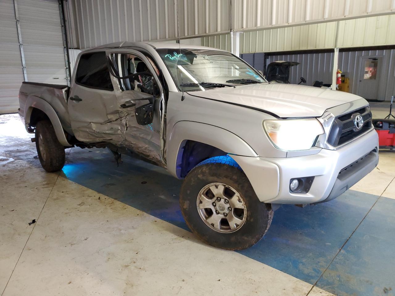 Photo 3 VIN: 5TFLU4EN1DX058399 - TOYOTA TACOMA 