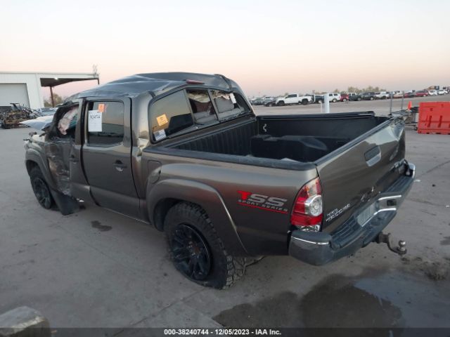 Photo 2 VIN: 5TFLU4EN1FX120242 - TOYOTA TACOMA 