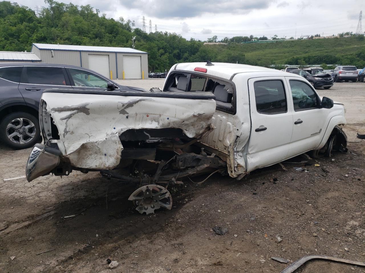 Photo 2 VIN: 5TFLU4EN1FX132858 - TOYOTA TACOMA 