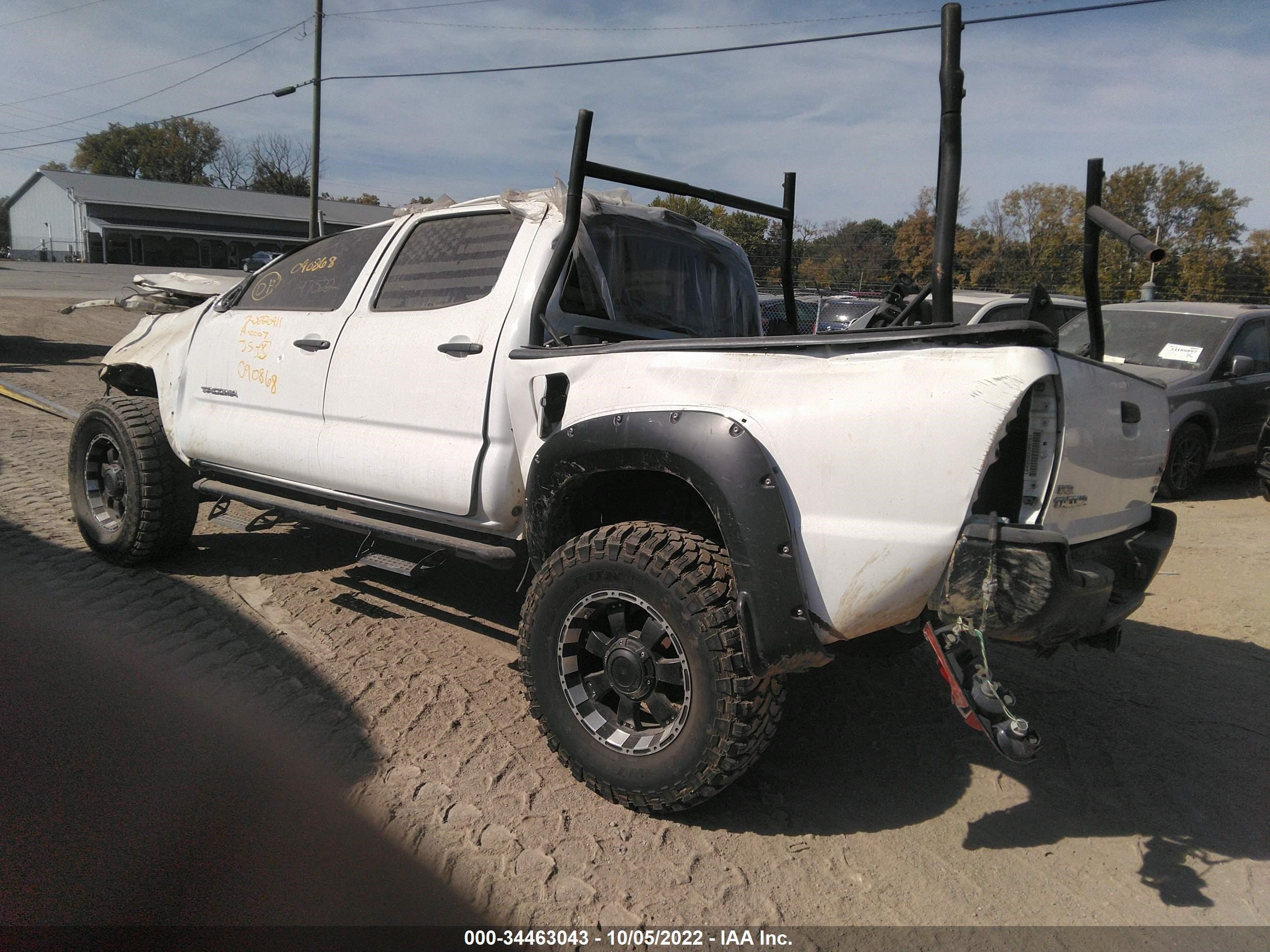 Photo 2 VIN: 5TFLU4EN3EX090868 - TOYOTA TACOMA 