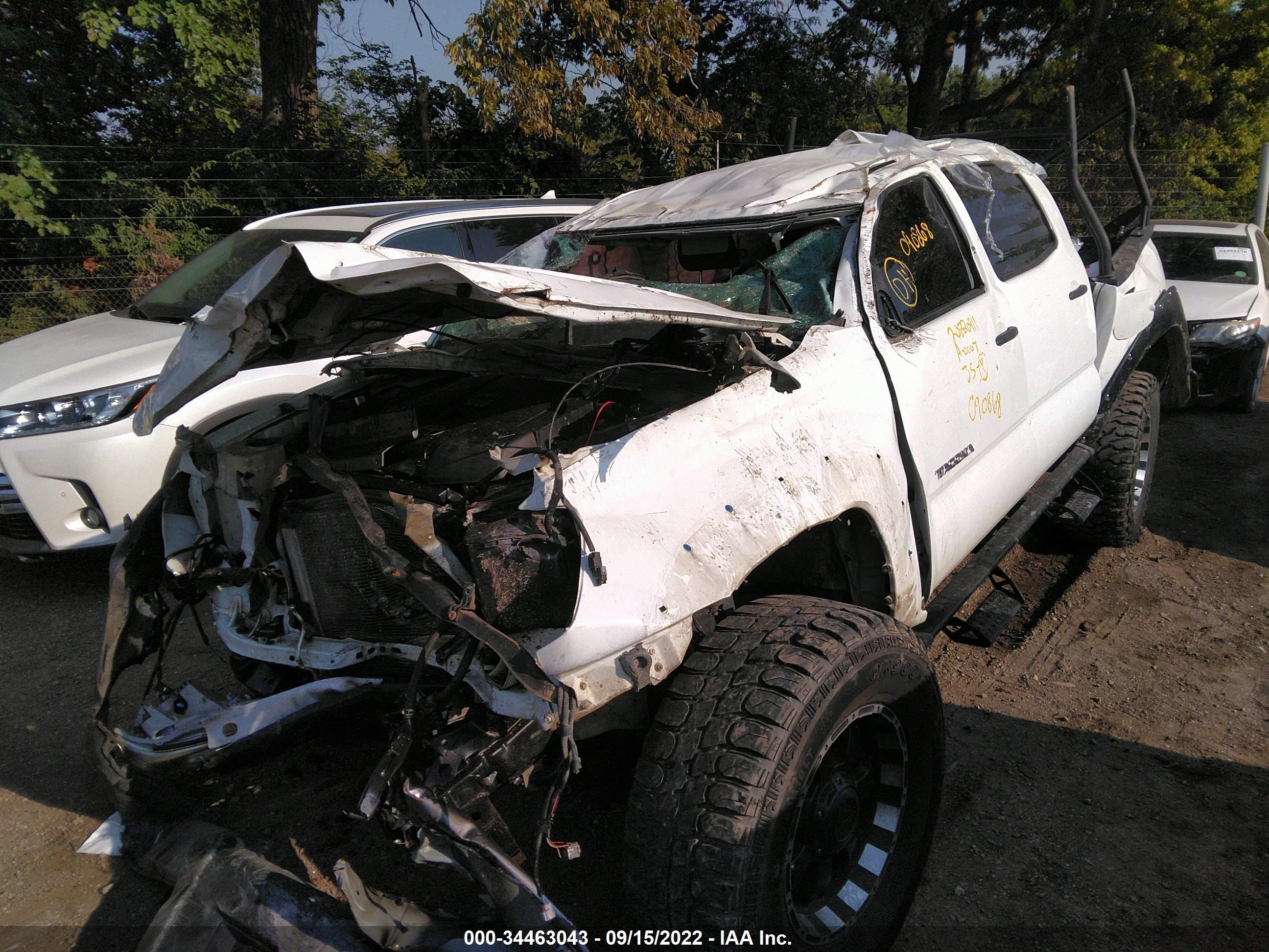 Photo 5 VIN: 5TFLU4EN3EX090868 - TOYOTA TACOMA 