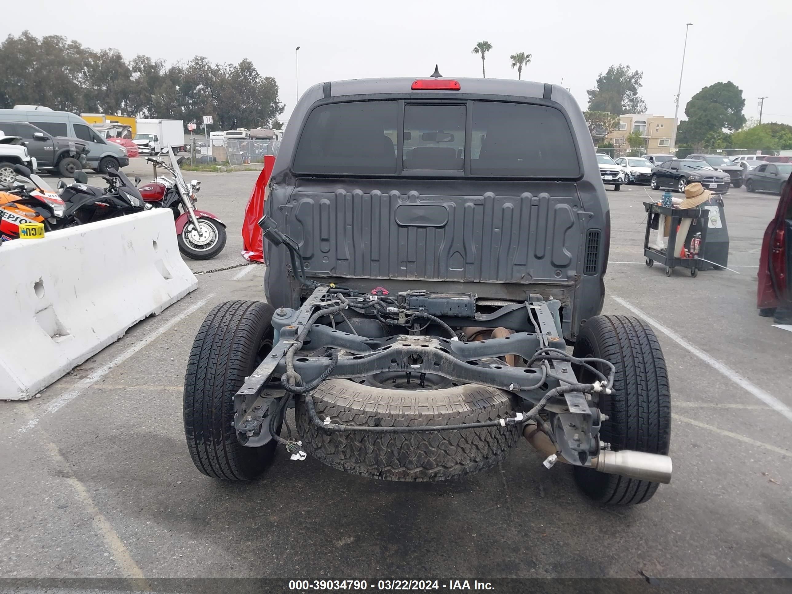 Photo 16 VIN: 5TFLU4EN3FX114426 - TOYOTA TACOMA 