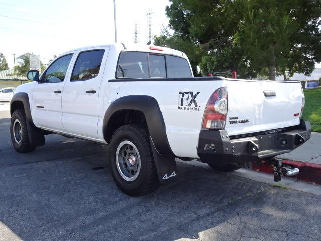 Photo 2 VIN: 5TFLU4EN4EX105684 - TOYOTA TACOMA DOU 