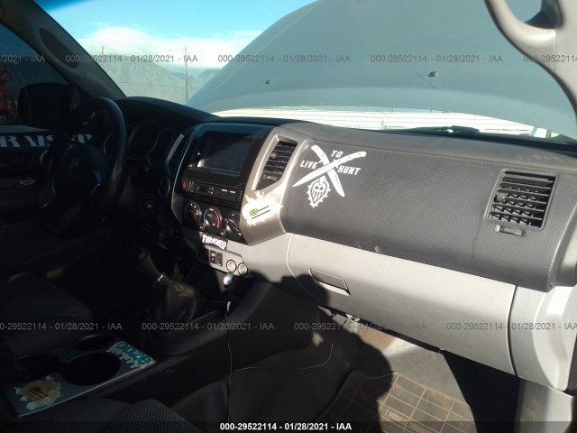 Photo 4 VIN: 5TFLU4EN5EX085610 - TOYOTA TACOMA 