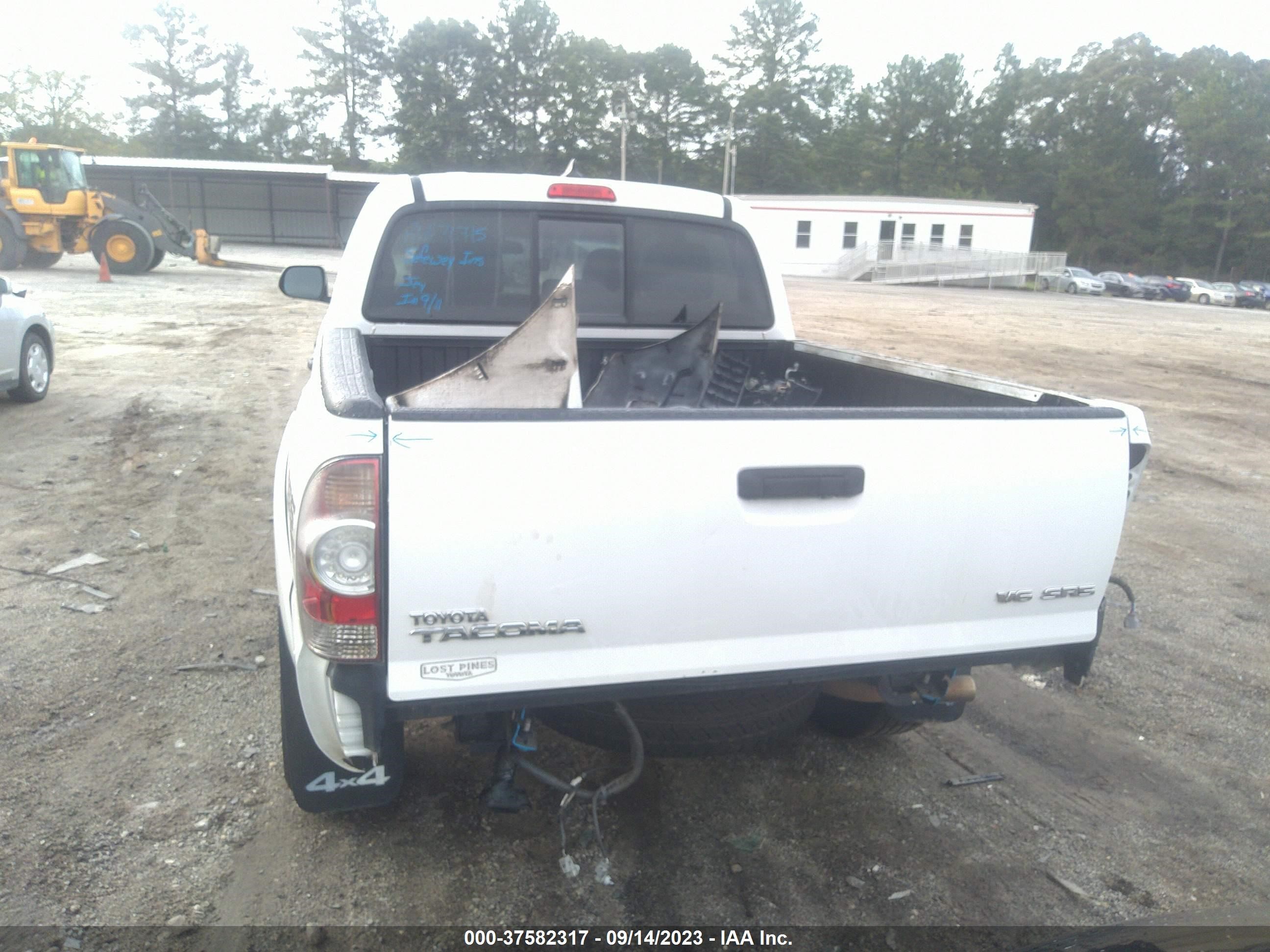 Photo 15 VIN: 5TFLU4EN5FX133978 - TOYOTA TACOMA 