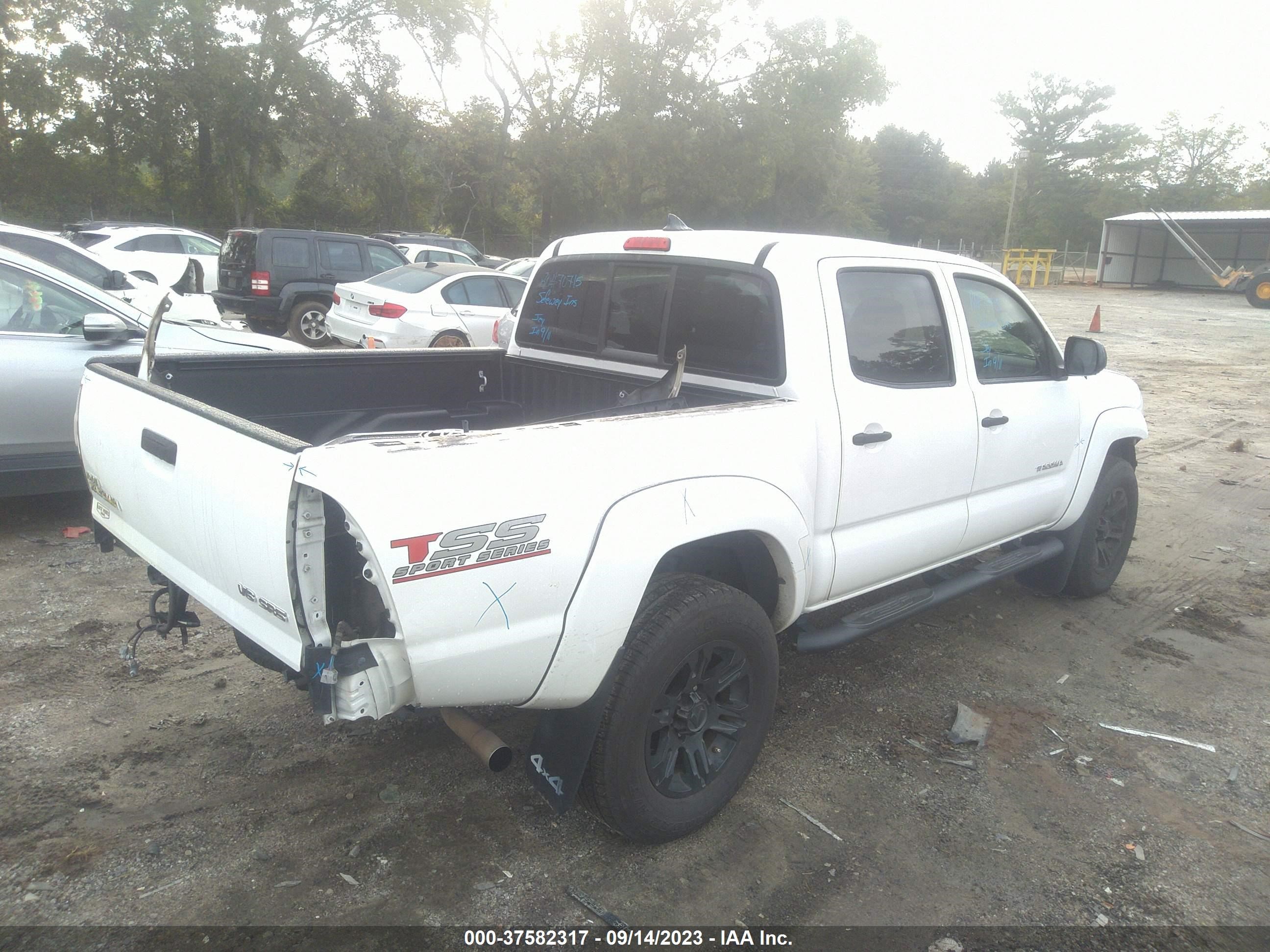 Photo 3 VIN: 5TFLU4EN5FX133978 - TOYOTA TACOMA 