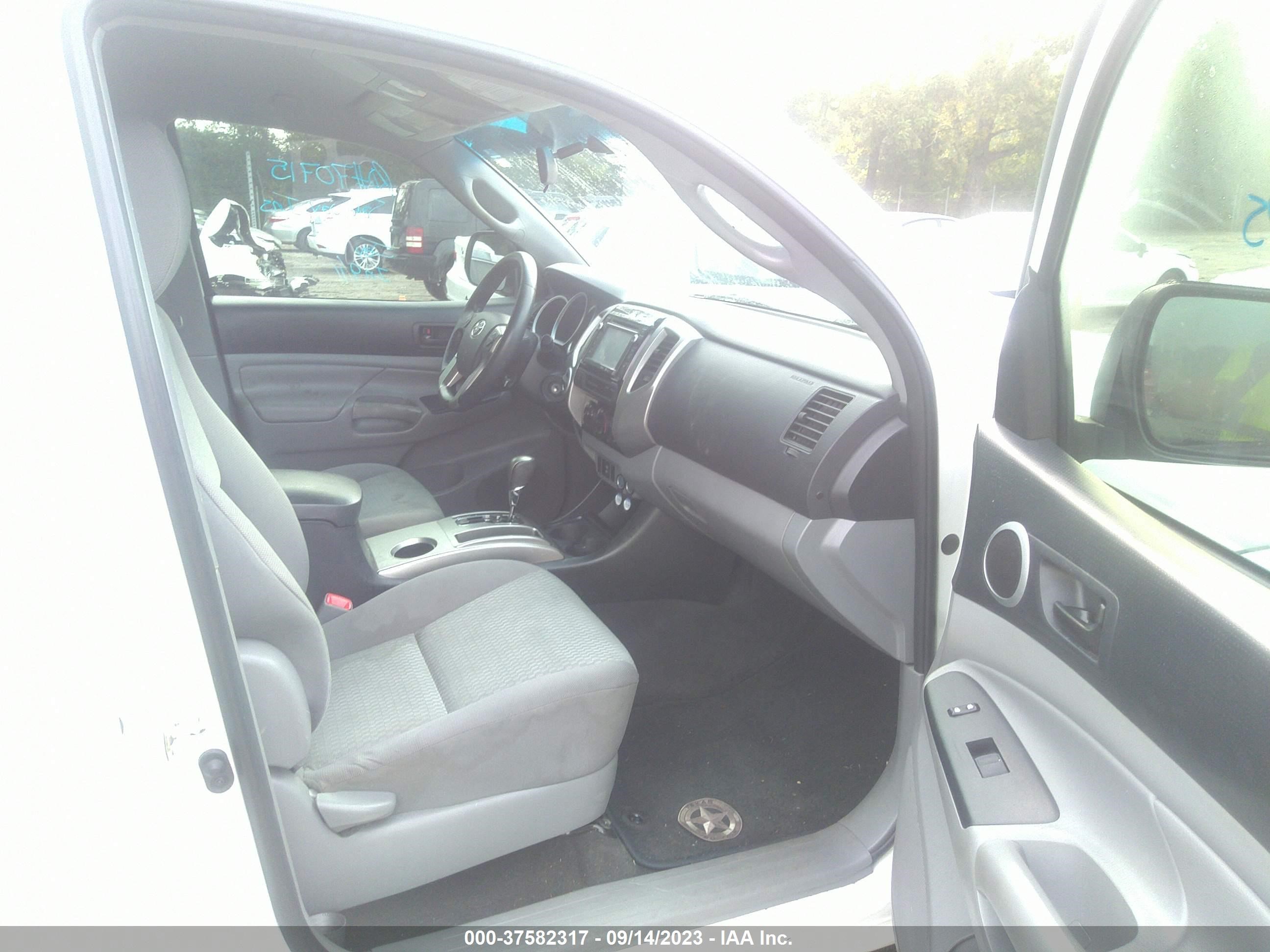 Photo 4 VIN: 5TFLU4EN5FX133978 - TOYOTA TACOMA 