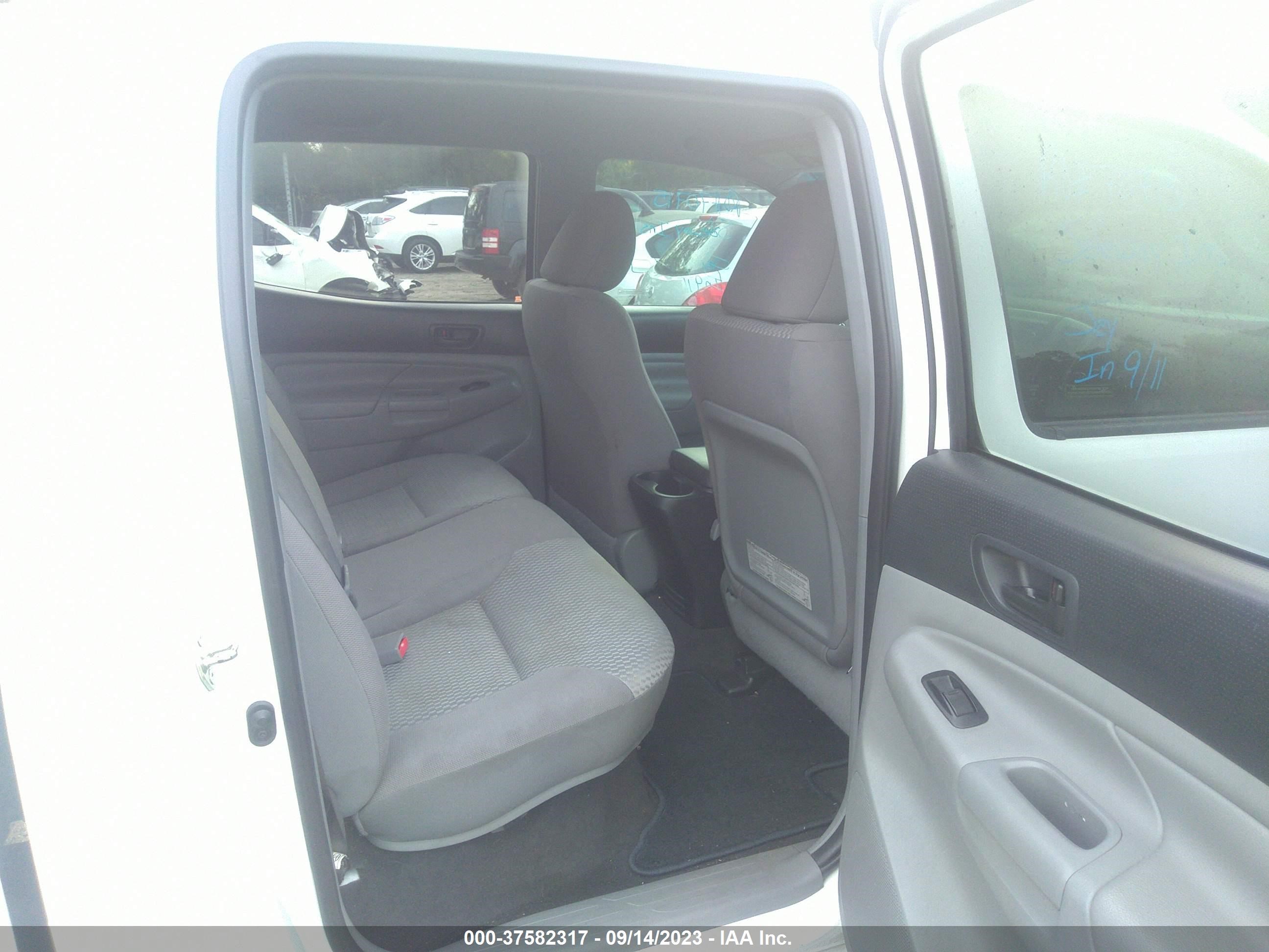 Photo 7 VIN: 5TFLU4EN5FX133978 - TOYOTA TACOMA 