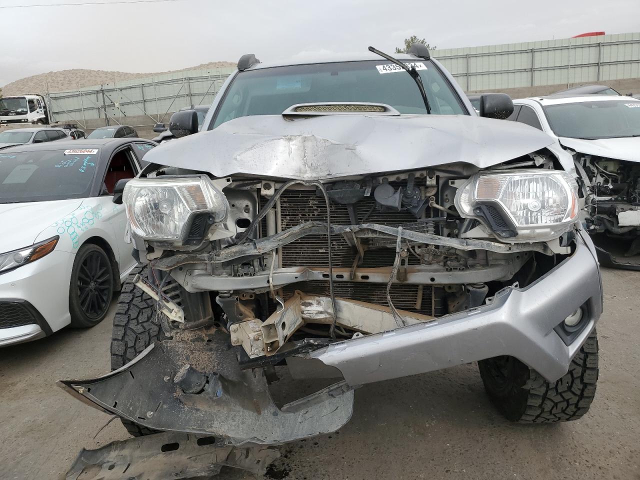 Photo 4 VIN: 5TFLU4EN5FX140879 - TOYOTA TACOMA 