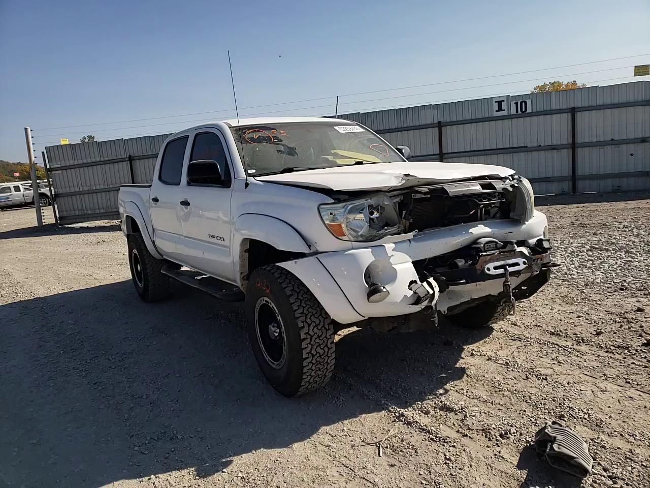 Photo 10 VIN: 5TFLU4EN6BX013780 - TOYOTA TACOMA DOU 