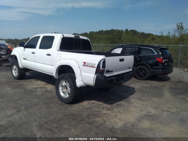 Photo 2 VIN: 5TFLU4EN6FX126862 - TOYOTA TACOMA 