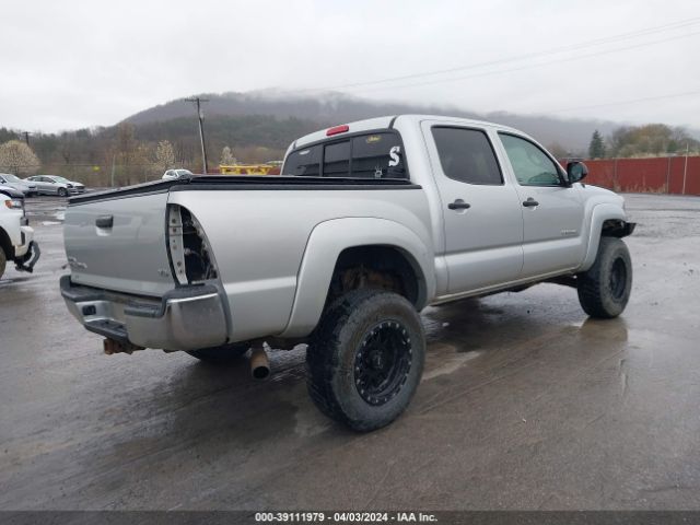 Photo 3 VIN: 5TFLU4EN7DX060111 - TOYOTA TACOMA 