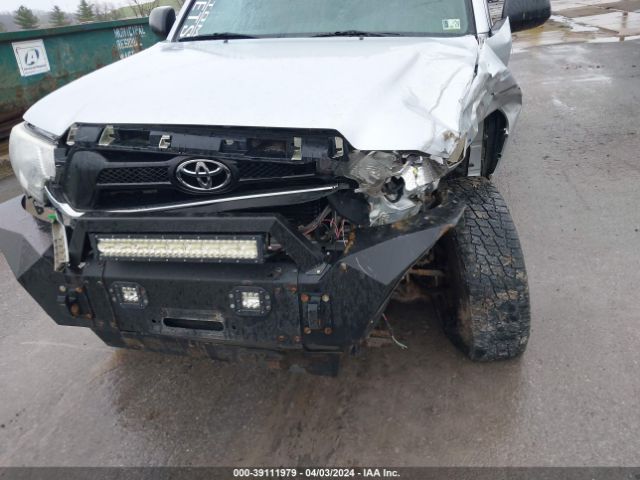 Photo 5 VIN: 5TFLU4EN7DX060111 - TOYOTA TACOMA 