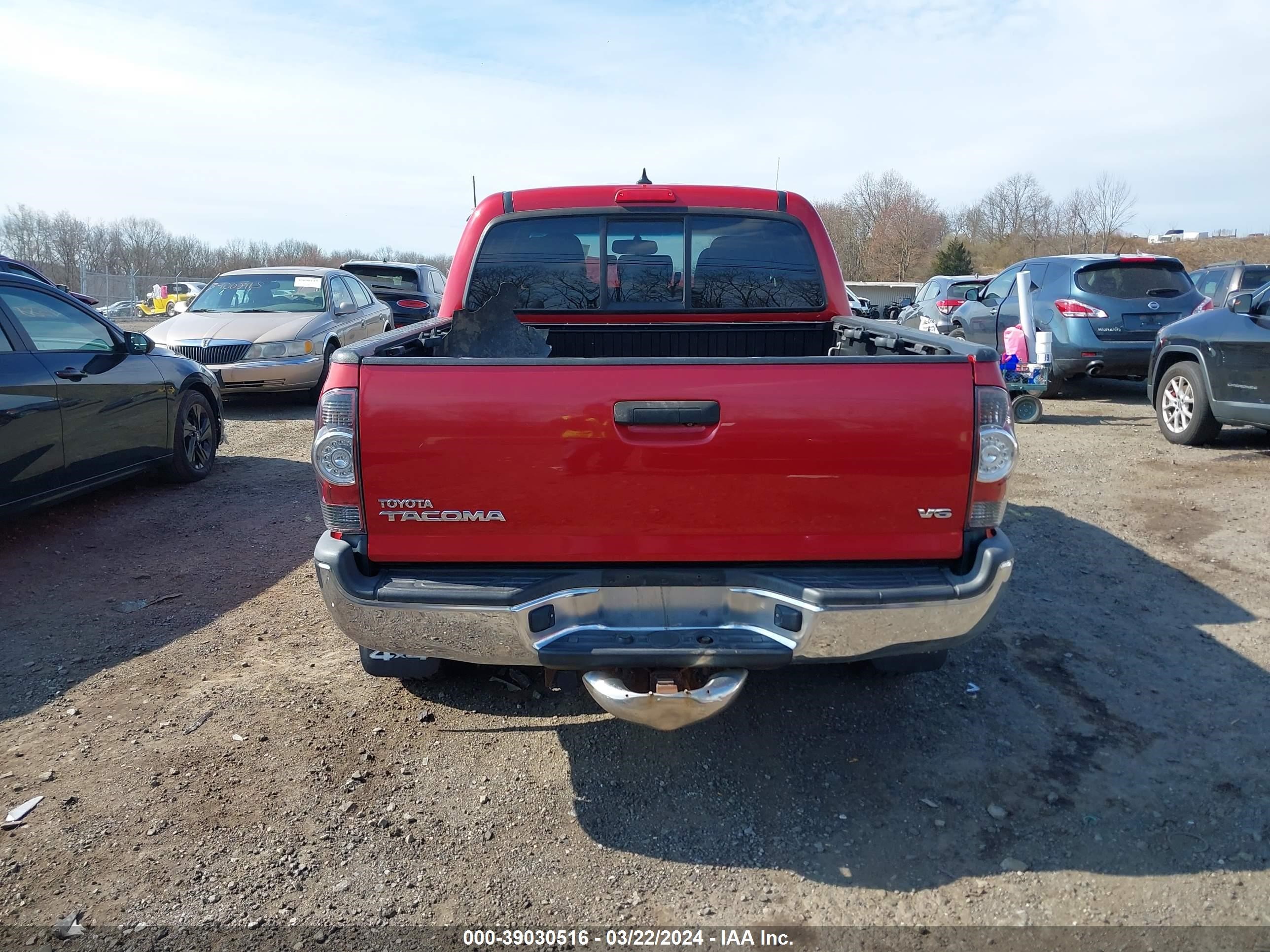 Photo 15 VIN: 5TFLU4EN9DX051068 - TOYOTA TACOMA 