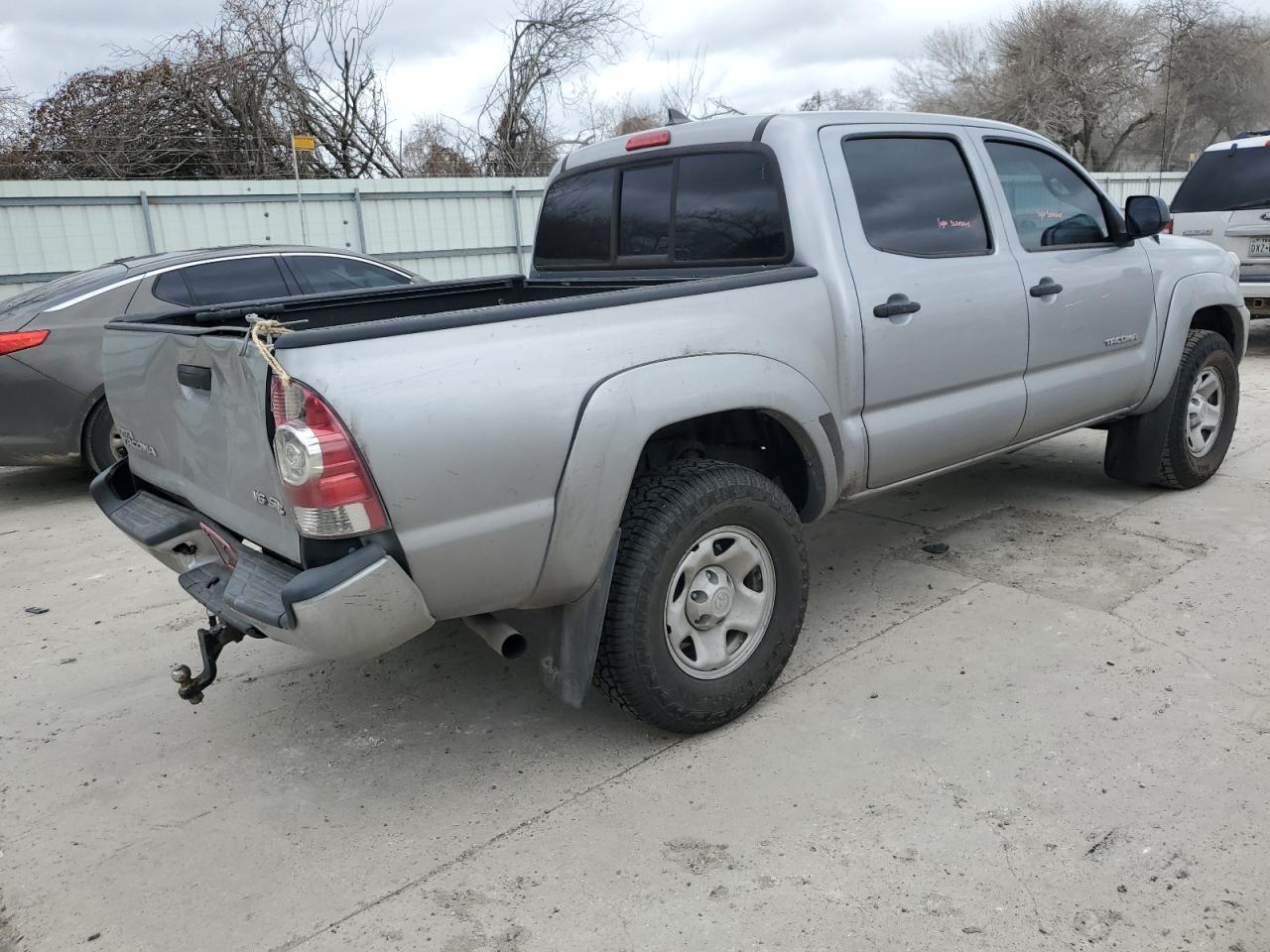 Photo 2 VIN: 5TFLU4EN9FX133384 - TOYOTA TACOMA 