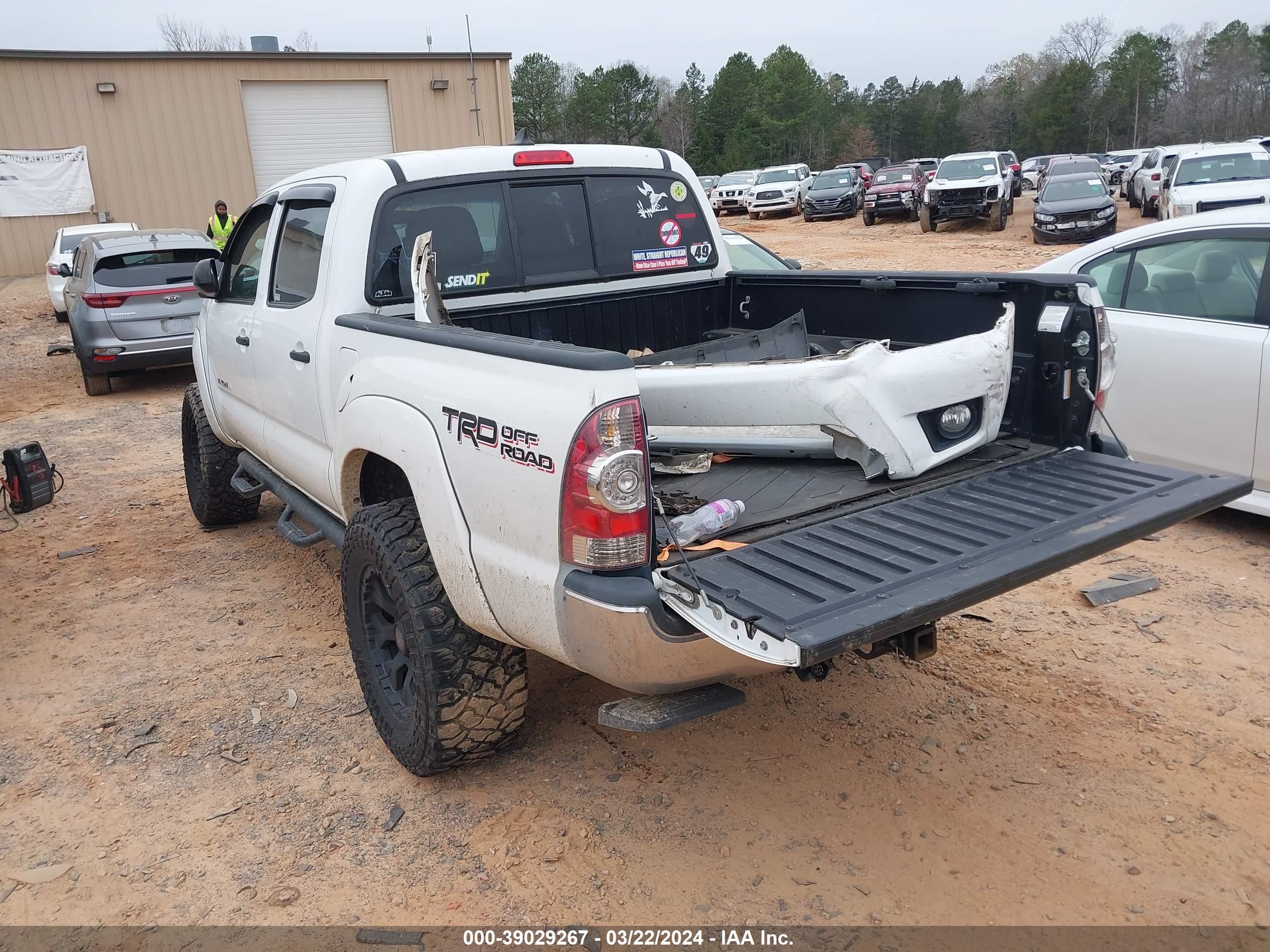 Photo 2 VIN: 5TFLU4ENOFX147920 - TOYOTA TACOMA 