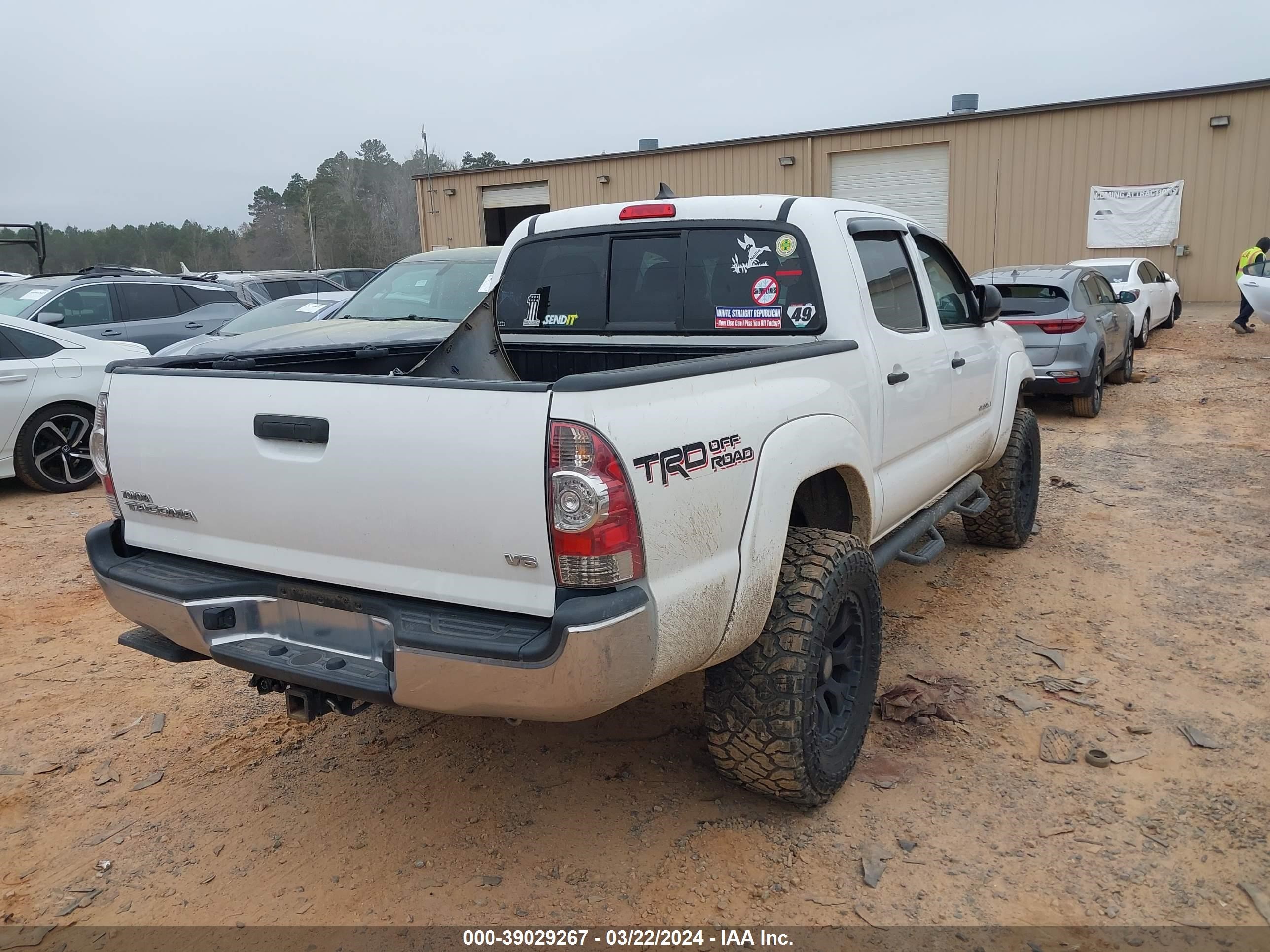 Photo 3 VIN: 5TFLU4ENOFX147920 - TOYOTA TACOMA 