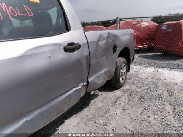 Photo 5 VIN: 5TFLU5F17CX027416 - TOYOTA TUNDRA 2WD TRUCK 