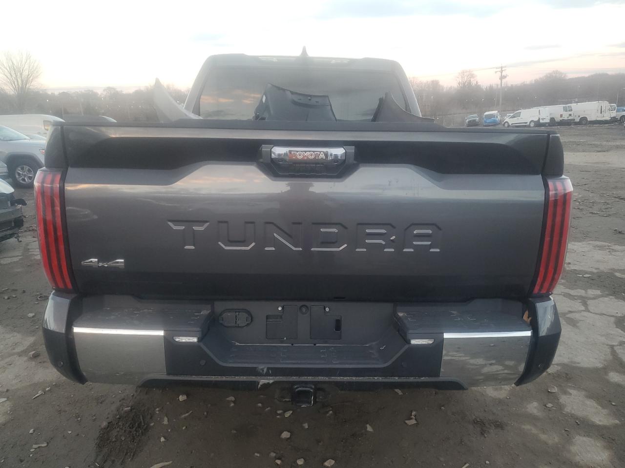 Photo 5 VIN: 5TFMA5DB3PX120268 - TOYOTA TUNDRA 4WD 