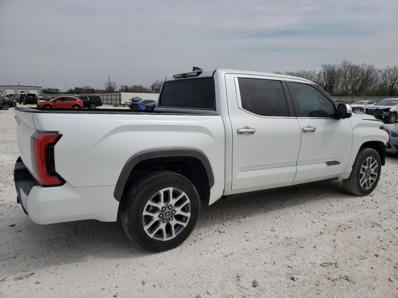 Photo 2 VIN: 5TFMC5DBXNX011796 - TOYOTA TUNDRA 