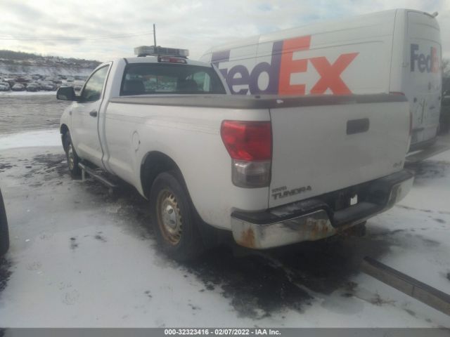 Photo 2 VIN: 5TFMM5F14AX006413 - TOYOTA TUNDRA 4WD TRUCK 