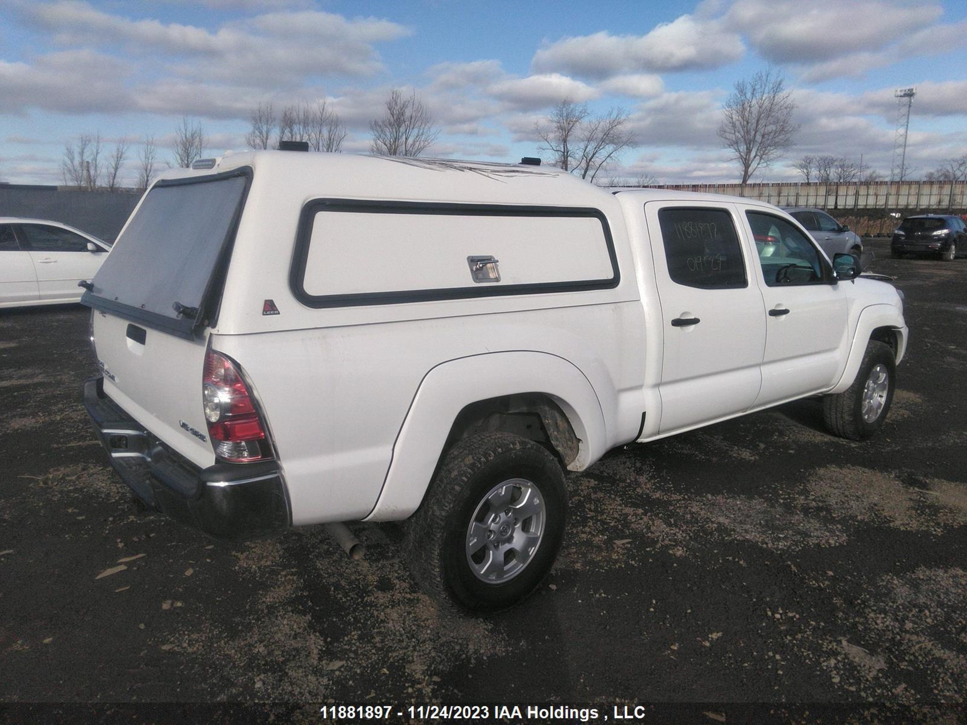 Photo 3 VIN: 5TFMU4FN3EX019527 - TOYOTA TACOMA 