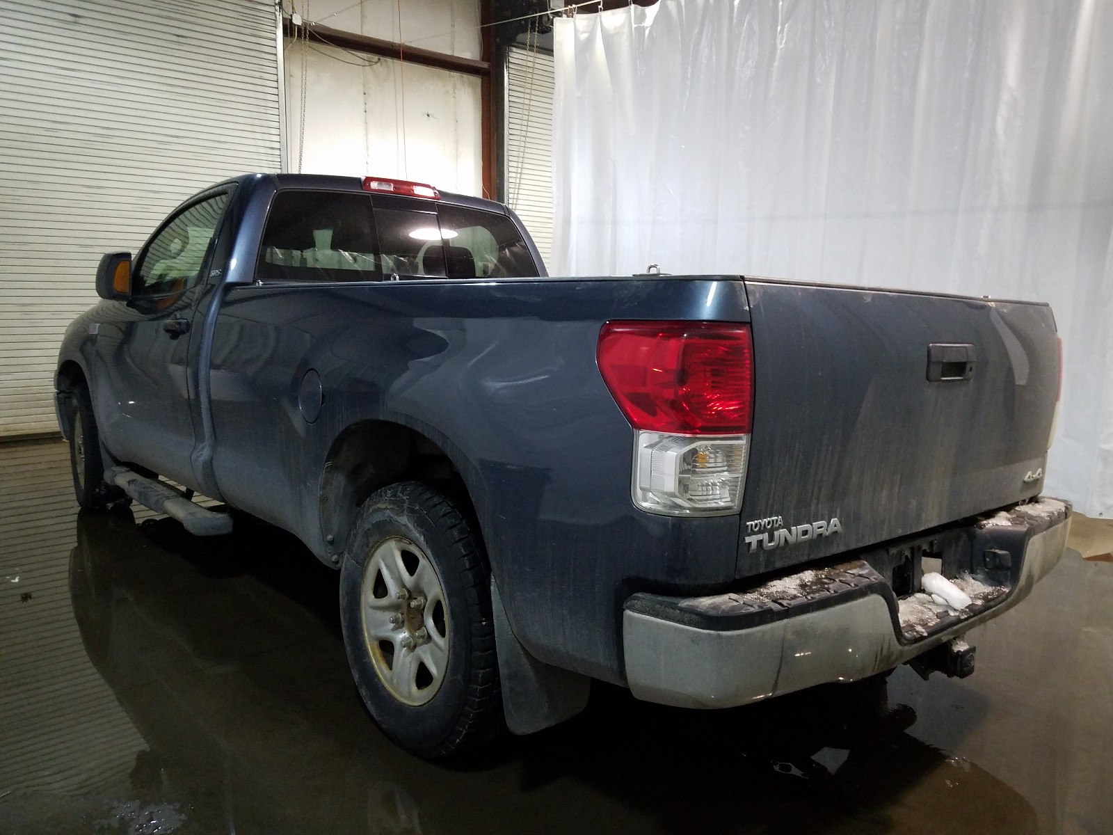 Photo 2 VIN: 5TFMY5F10AX098768 - TOYOTA TUNDRA 