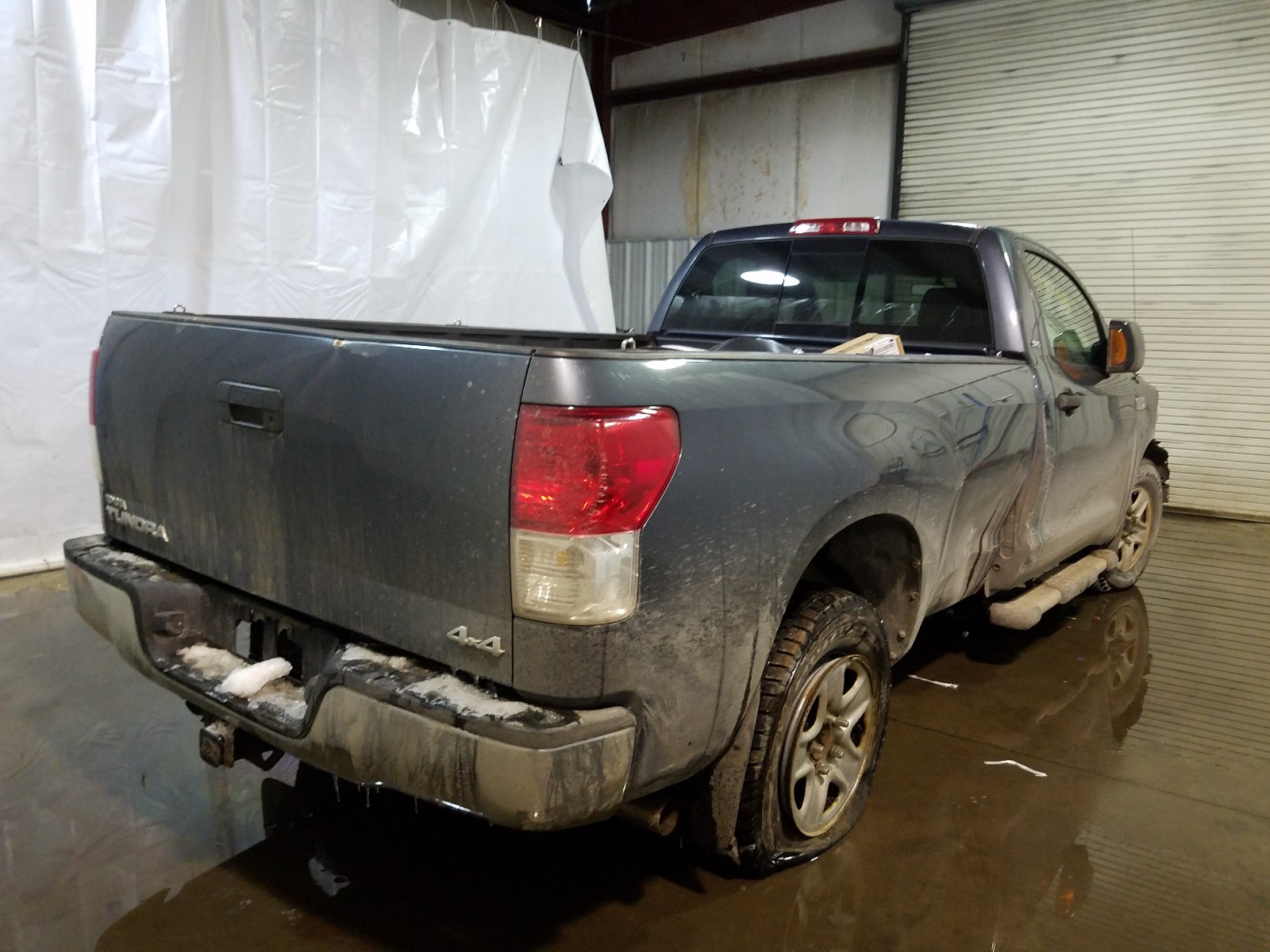 Photo 3 VIN: 5TFMY5F10AX098768 - TOYOTA TUNDRA 