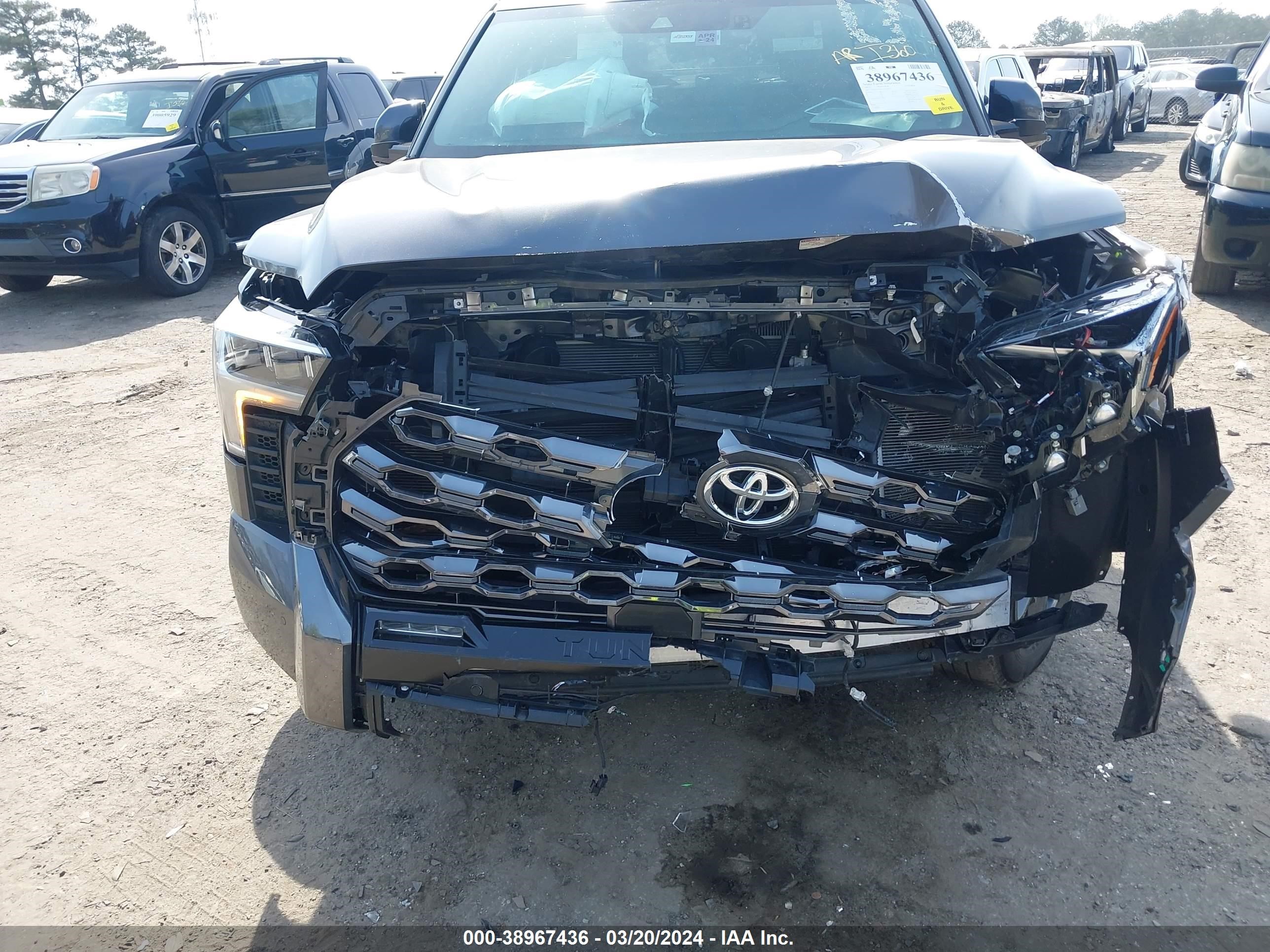 Photo 11 VIN: 5TFNA5DB3NX034413 - TOYOTA TUNDRA 