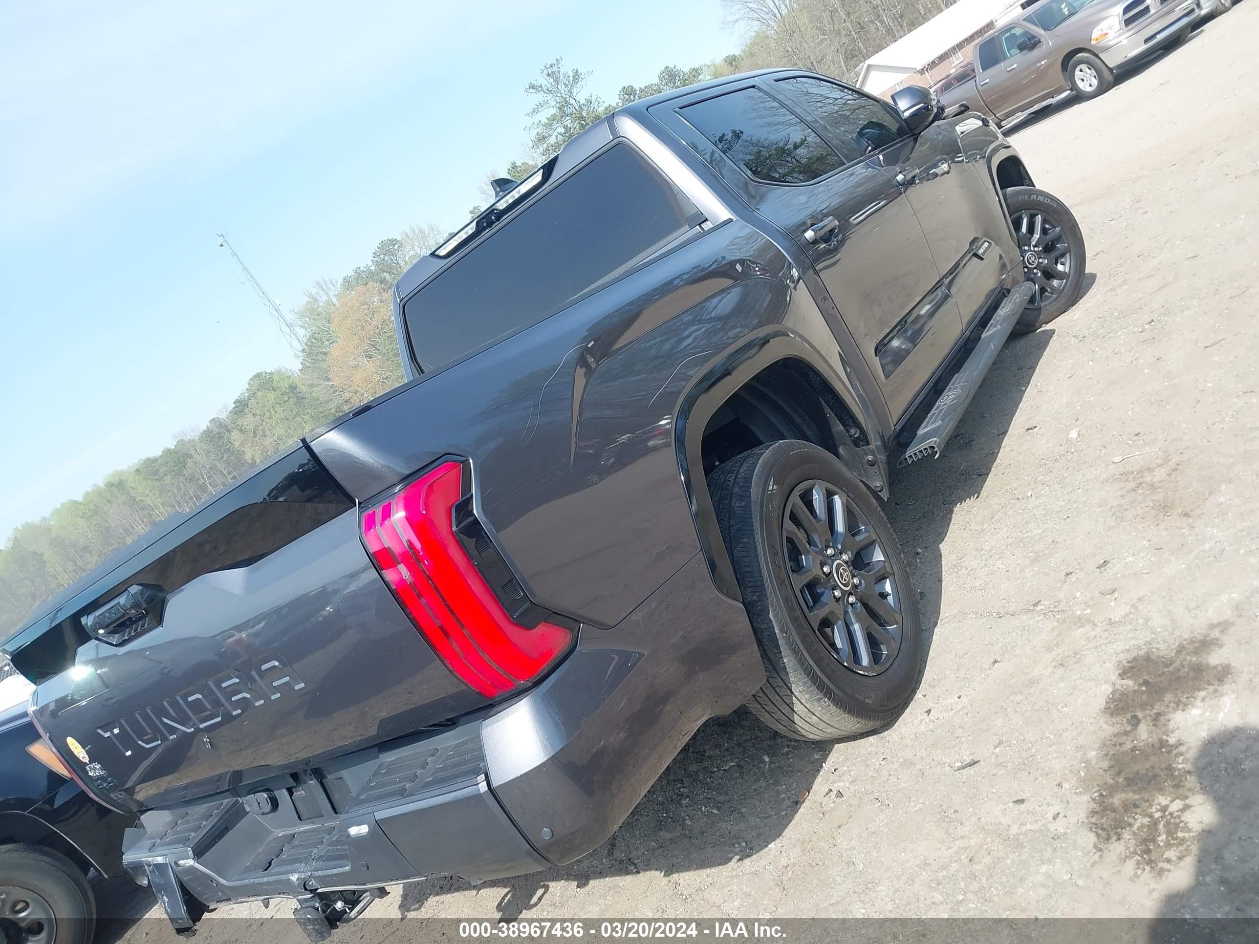 Photo 19 VIN: 5TFNA5DB3NX034413 - TOYOTA TUNDRA 