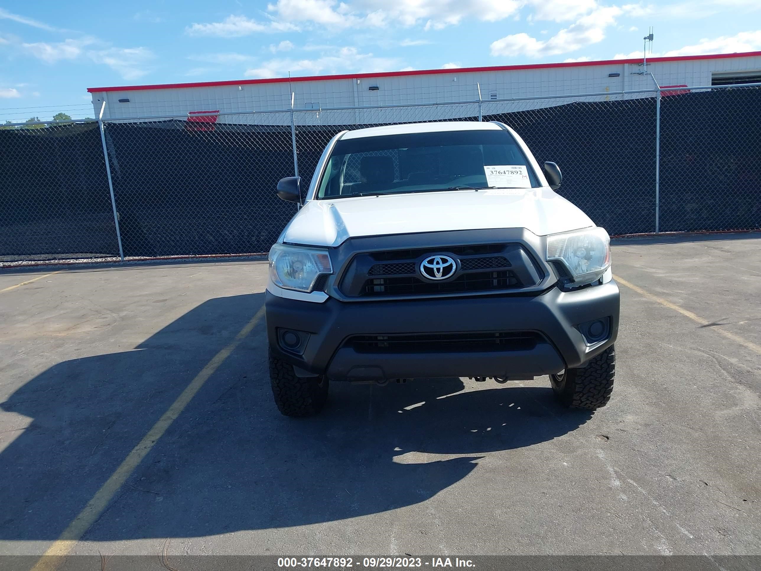 Photo 11 VIN: 5TFNX4CN4DX025755 - TOYOTA TACOMA 