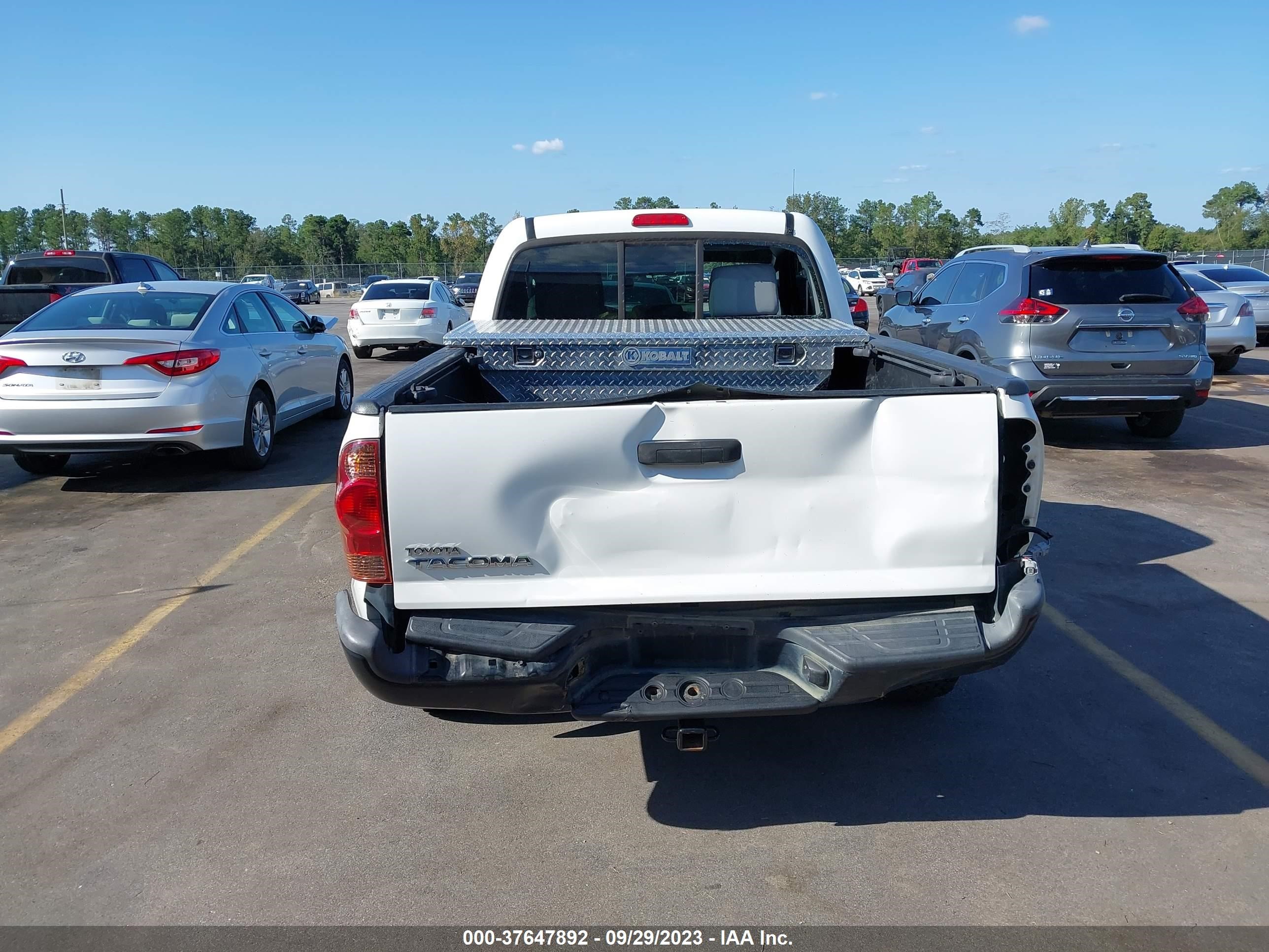 Photo 15 VIN: 5TFNX4CN4DX025755 - TOYOTA TACOMA 