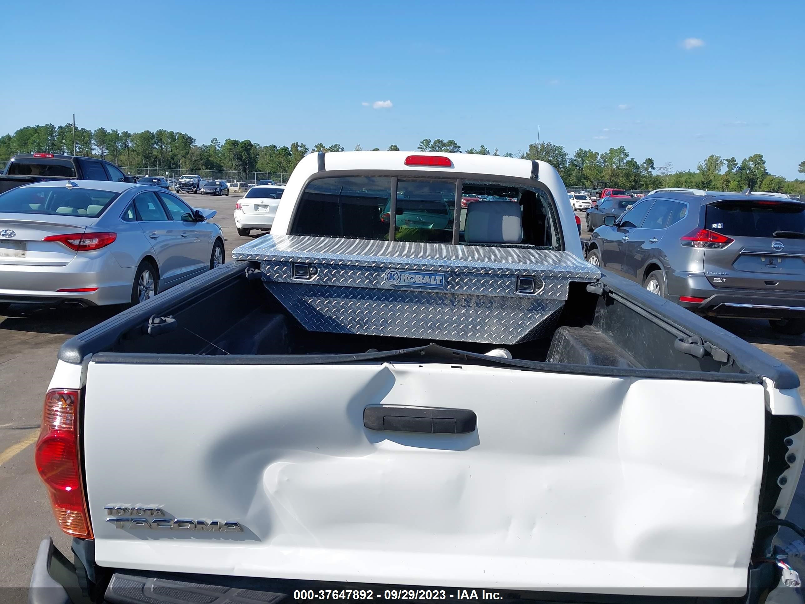 Photo 7 VIN: 5TFNX4CN4DX025755 - TOYOTA TACOMA 