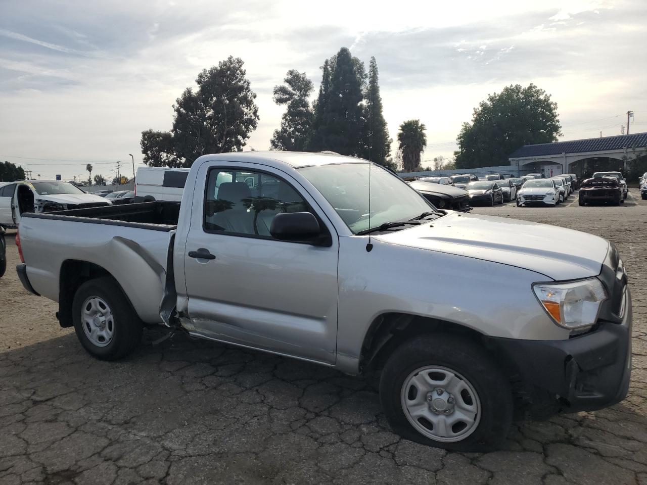 Photo 3 VIN: 5TFNX4CN5CX010180 - TOYOTA TACOMA 