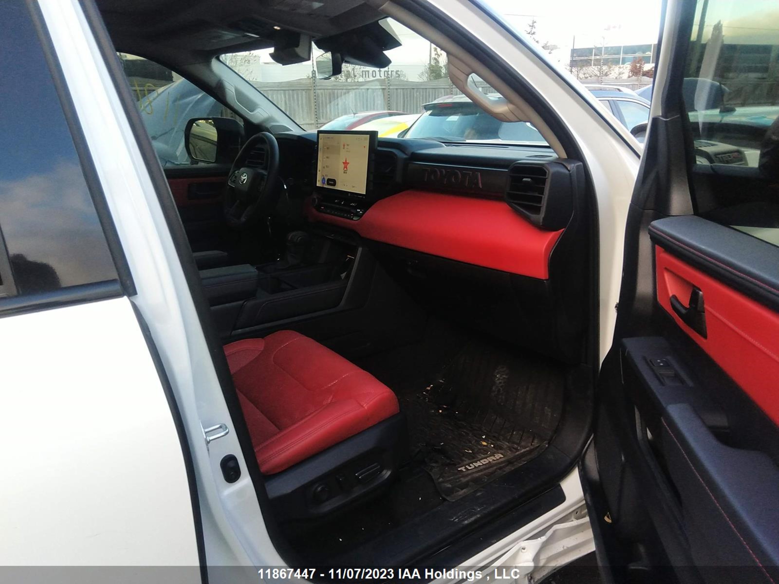 Photo 4 VIN: 5TFPC5DB9NX006845 - TOYOTA TUNDRA 