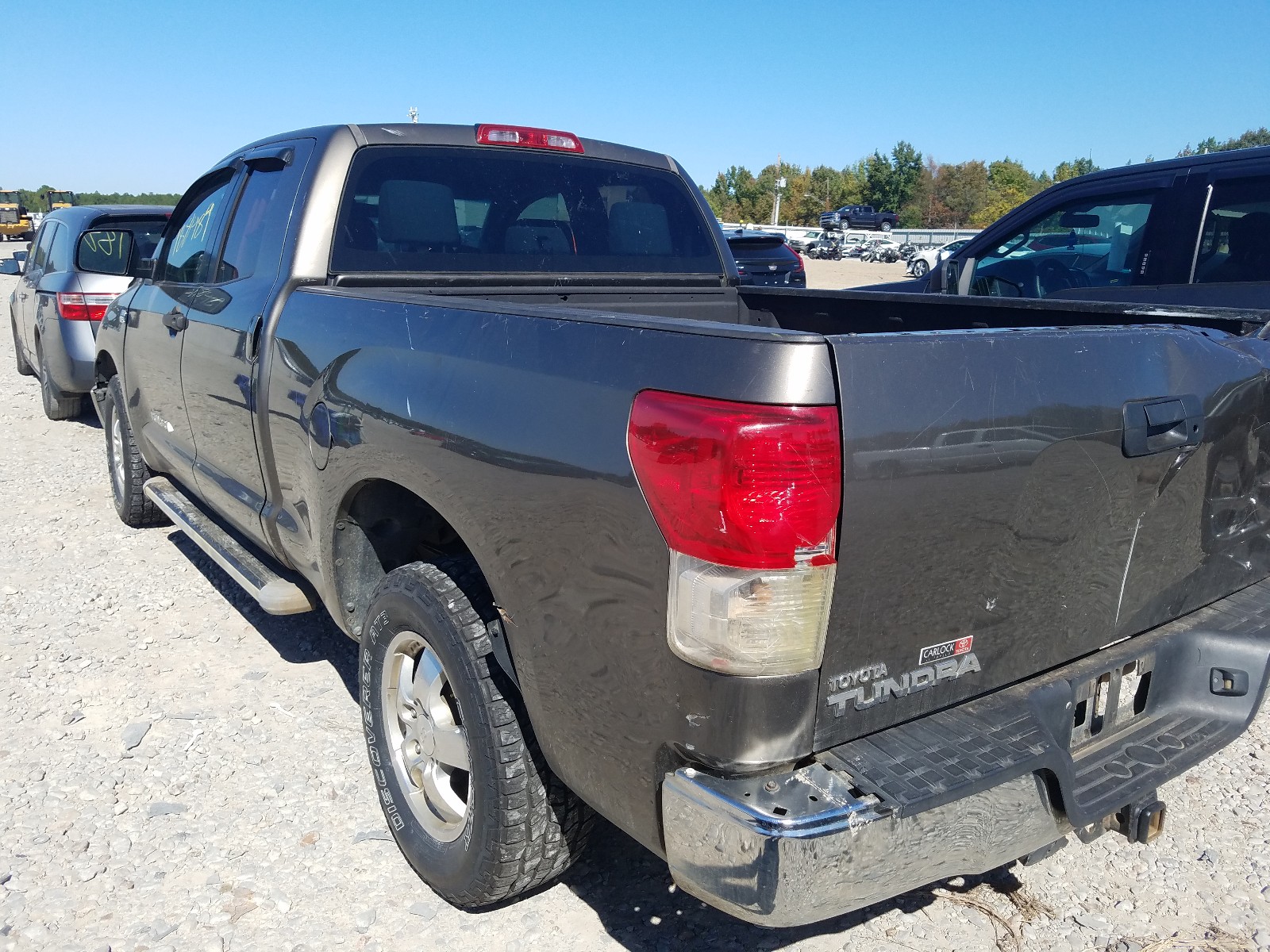 Photo 2 VIN: 5TFRM5F10AX006799 - TOYOTA TUNDRA DOU 