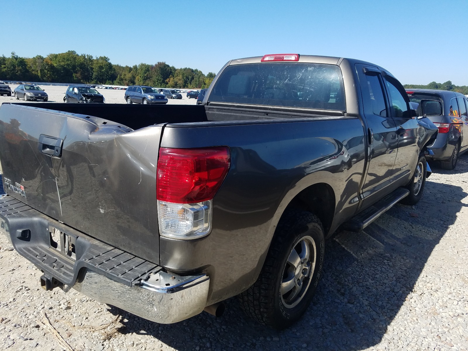 Photo 3 VIN: 5TFRM5F10AX006799 - TOYOTA TUNDRA DOU 