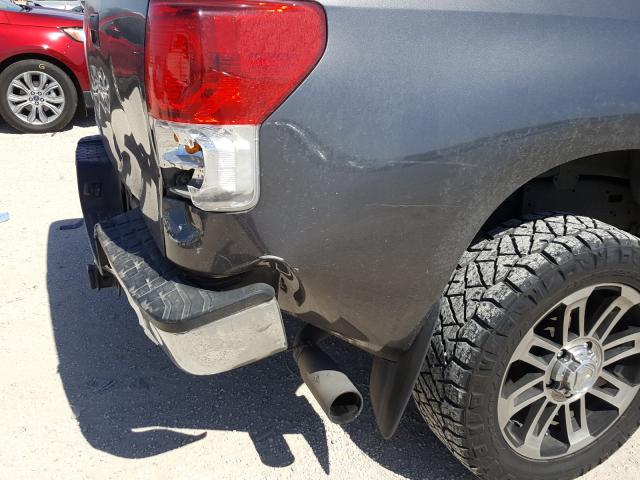 Photo 8 VIN: 5TFRM5F10DX065145 - TOYOTA TUNDRA DOU 