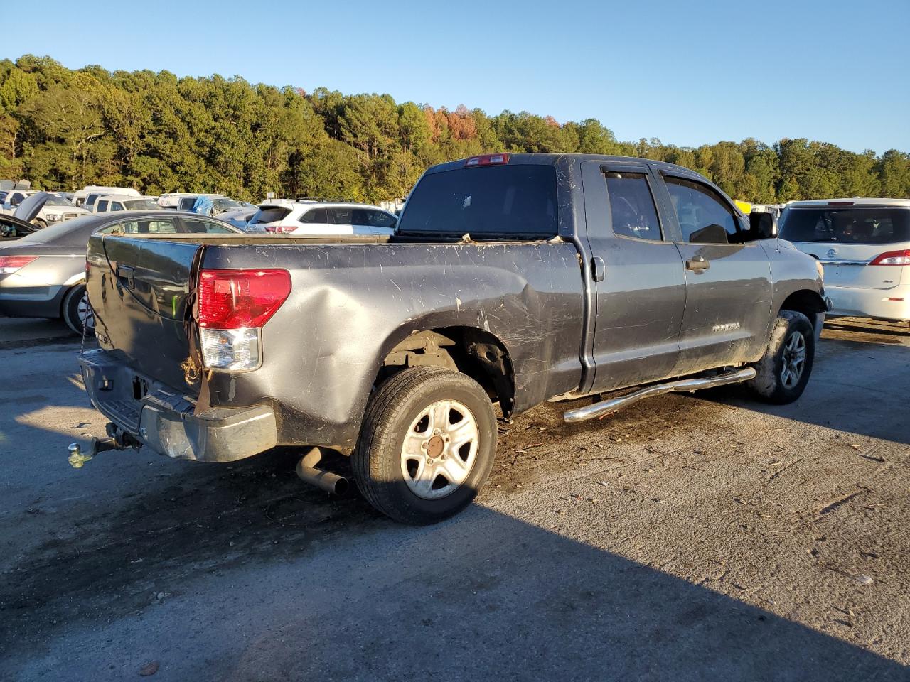 Photo 2 VIN: 5TFRM5F11AX011039 - TOYOTA TUNDRA 